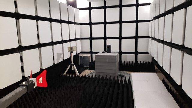 3 Meter Test Chamber Radiated Immunity Test Example, Reference Horn used for Field Monitoring